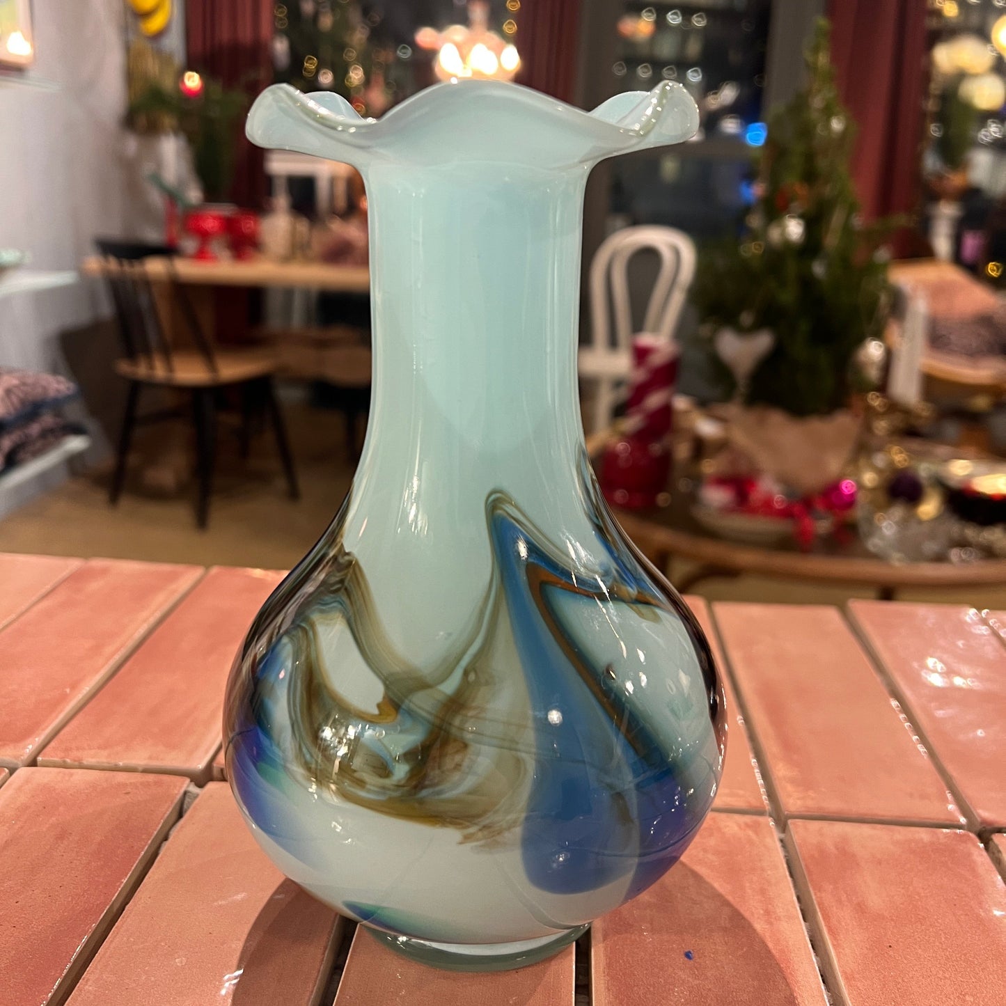 Lyse blå glassvase i kunstglass